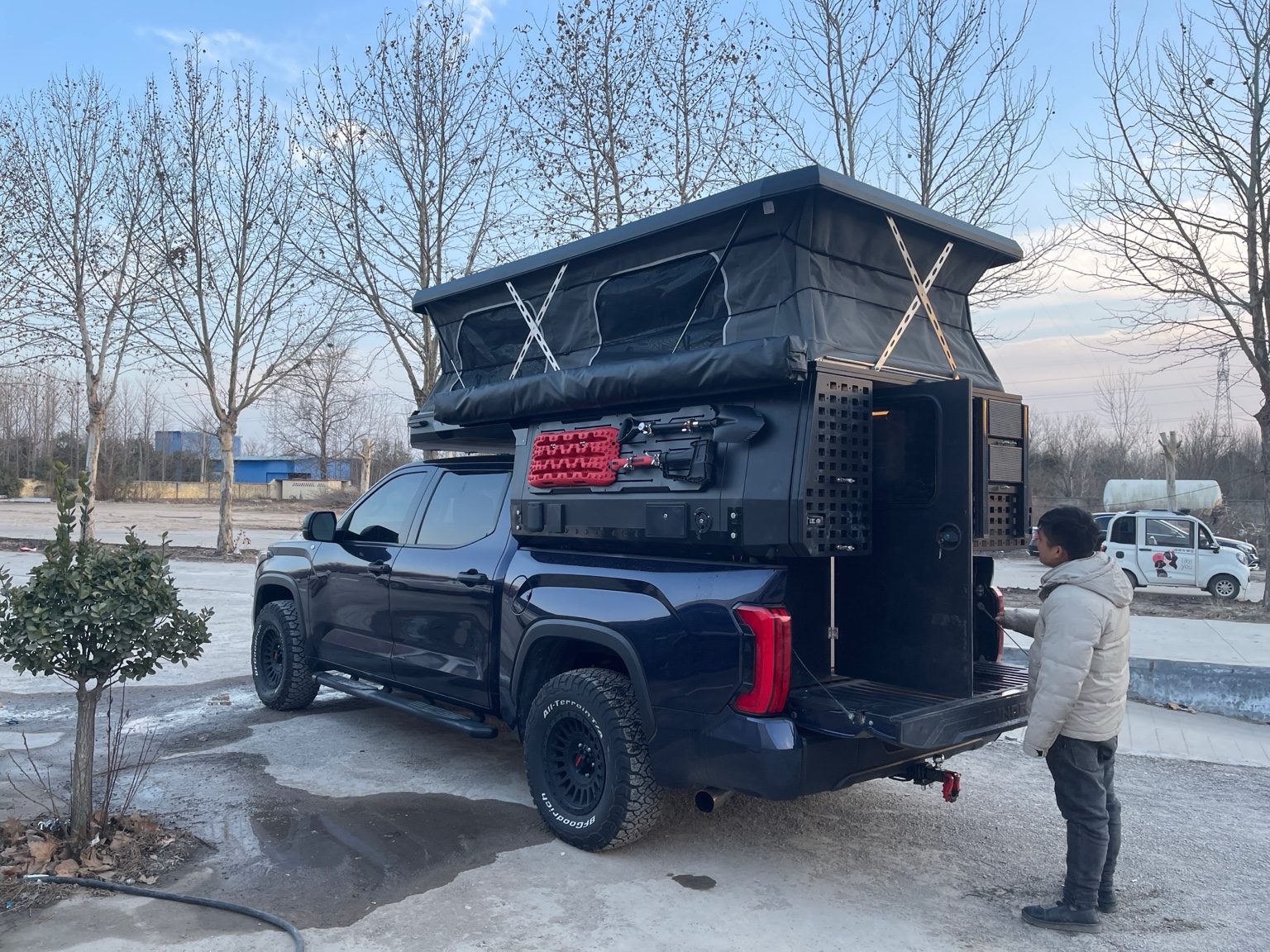 Dark pickup camper
